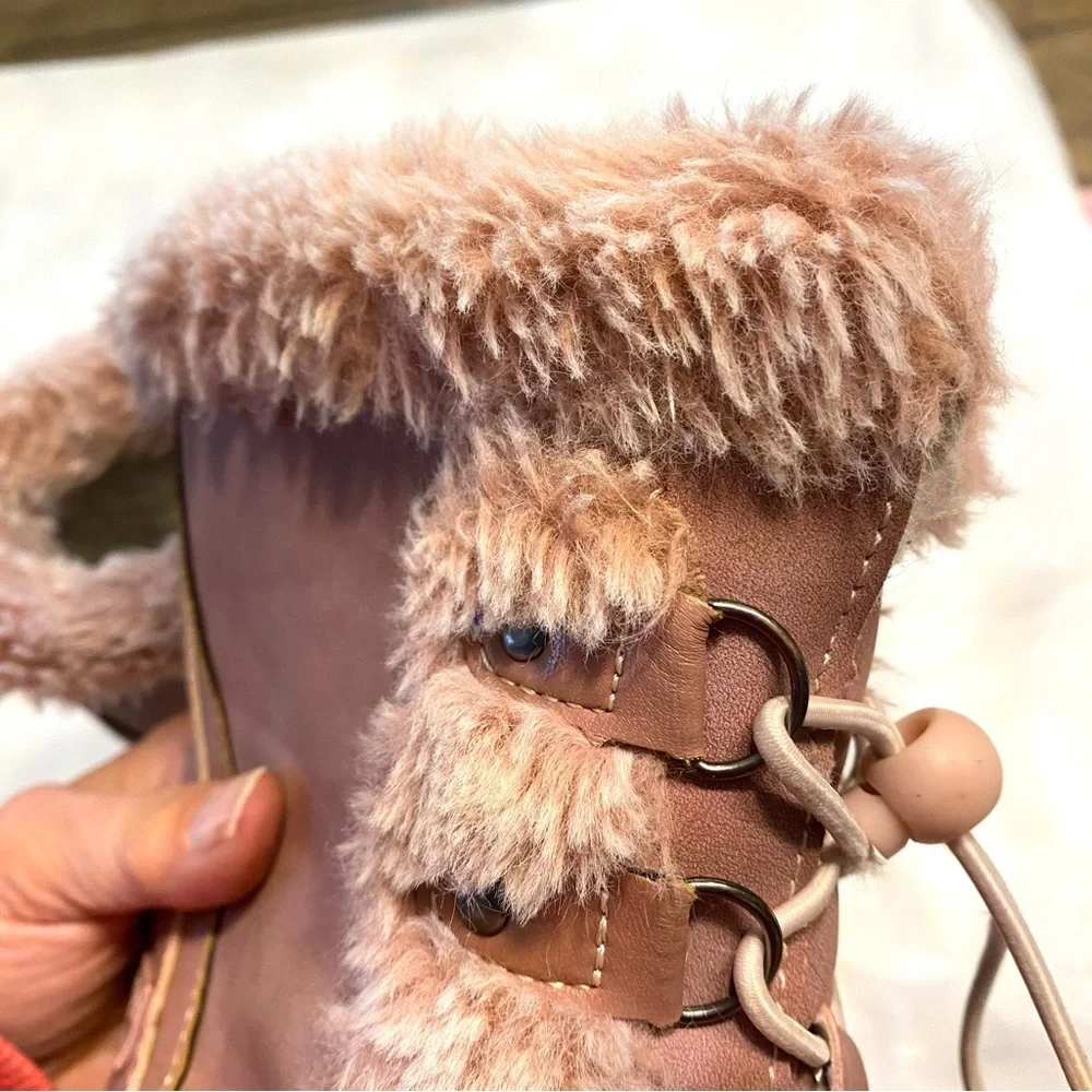 London Fog Collection Winter Snow boots Pink with pink faux fur SZ 3. Worn once
